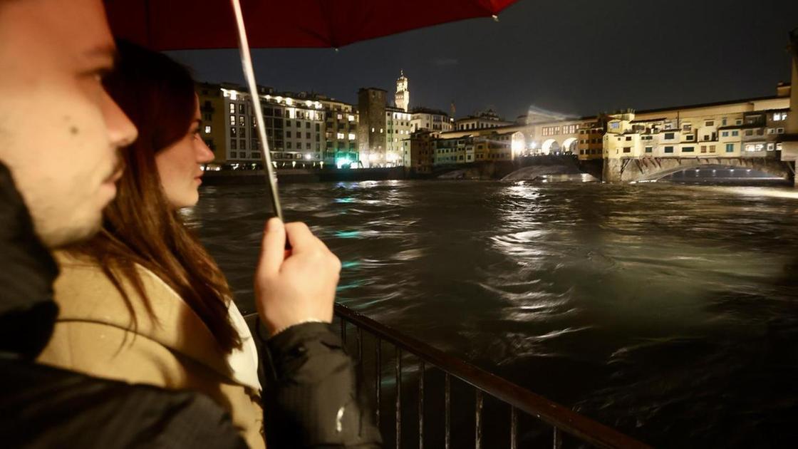 Sos Canottieri Firenze. La piena ha spazzato via il pontile e un motoscafo: "Aiutateci a ripartire"