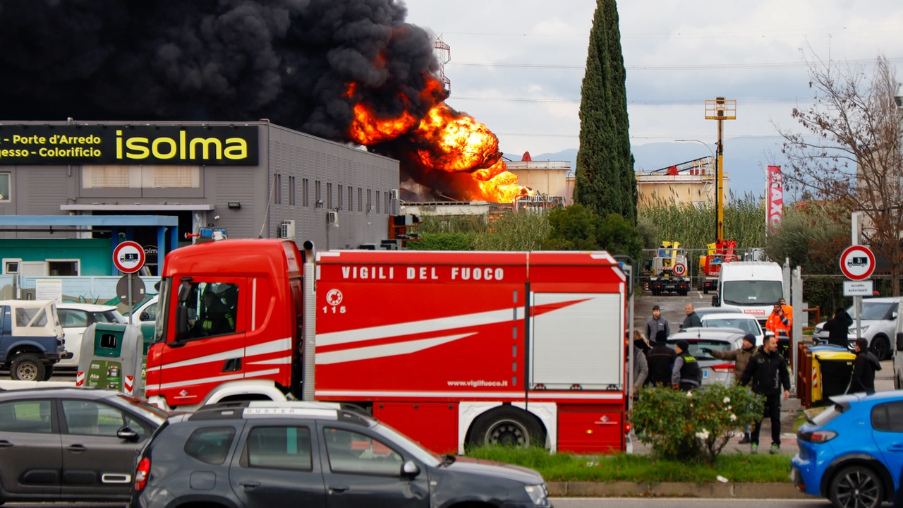 L'intervento dei vigili del fuoco a Calenzano