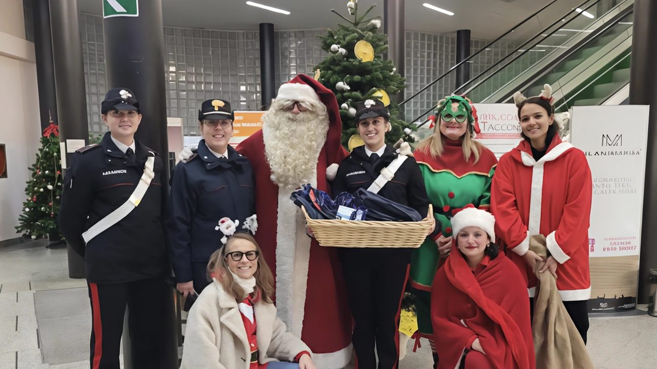 La visita di Babbo Natale e dei carabinieri ai bambini ricoverati