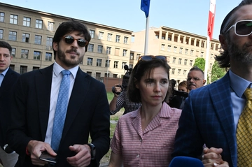 Omicidio Meredith Kercher, Amanda Knox nel nuovo libro: “Intrappolata in quella storia”