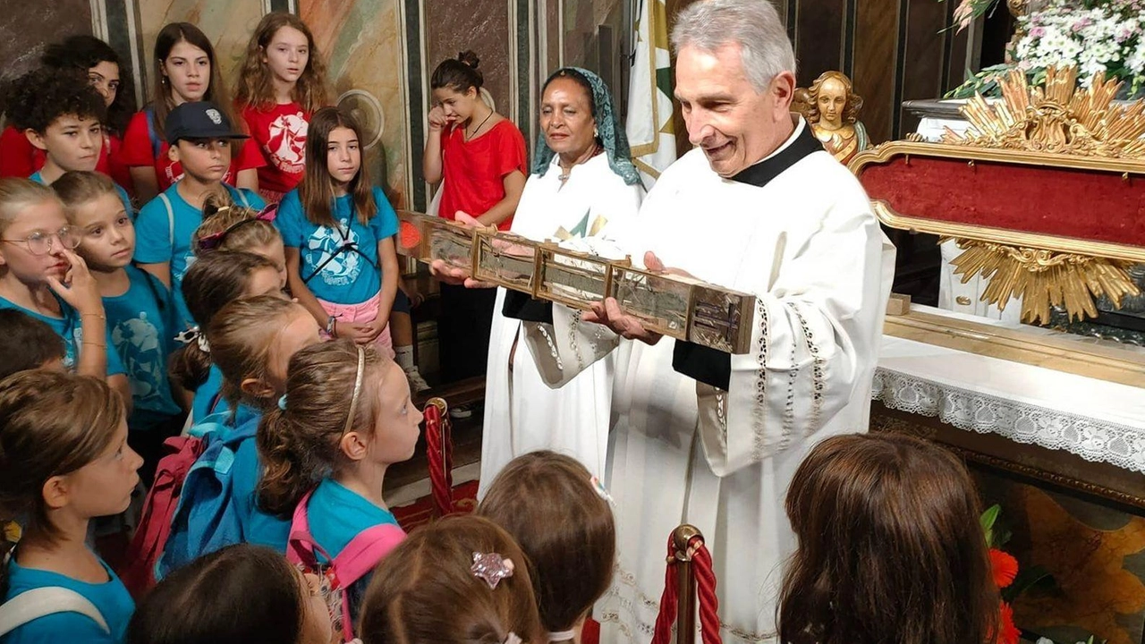 La Chiesa di Prato celebra la festa della Madonna "Del Sacro Cingolo" il 28 luglio, ricordando il tentativo di furto fallito da parte di Musciattino nel 1312. La reliquia è venerata durante le ostensioni canoniche, con la prossima festa legata all'Assunzione della Madonna.