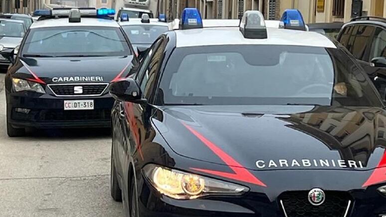 https://www.lanazione.it/image-service/view/acePublic/alias/contentid/Y2YzZDZjNmMtZjJkZS00/0/indagini-dei-carabinieri.jpeg?f=16:9&w=1200&h=630