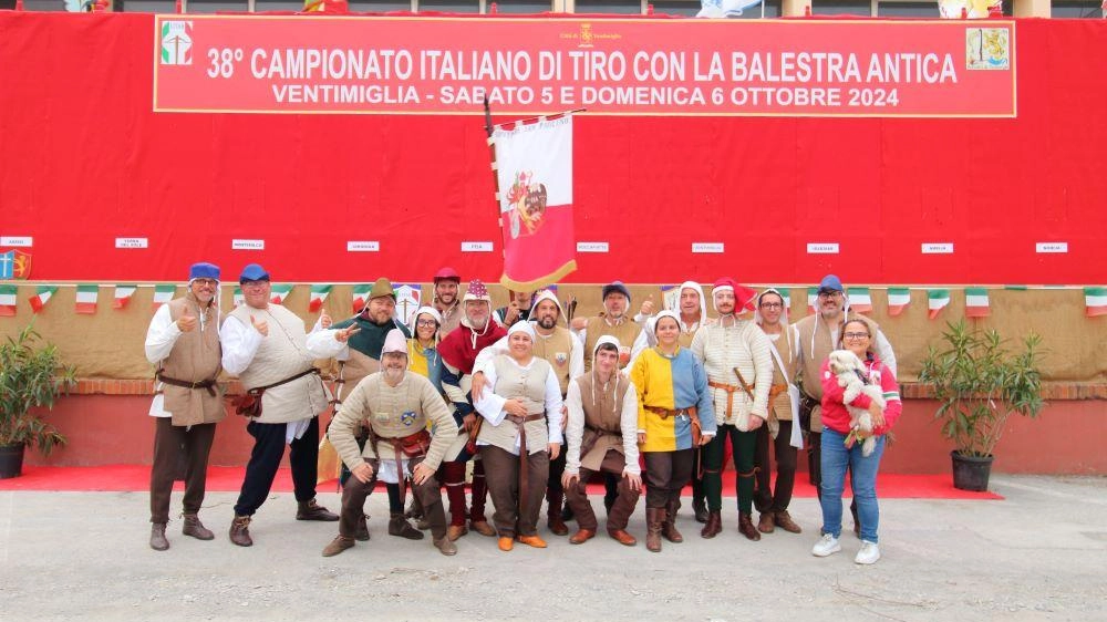 Successo nel Torneo a Squadre e nella Sfida dei Maestri d’Arme del tiro alla balestra da banco .