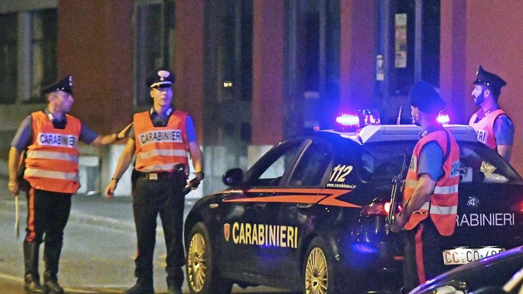 Spaccia davanti ai carabinieri. Arrestato un pusher trentenne