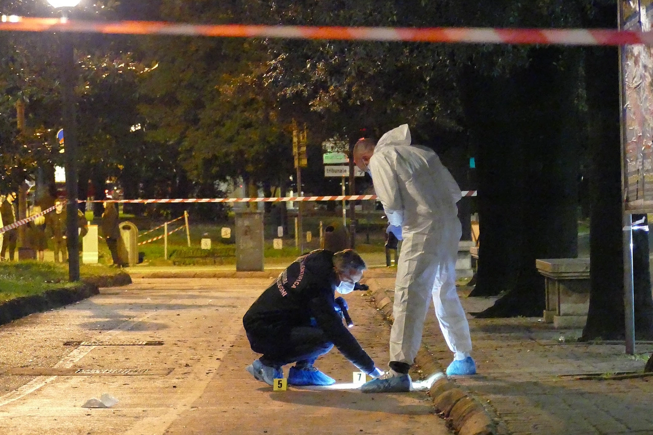 I rilievi della polizia (foto Cristini)