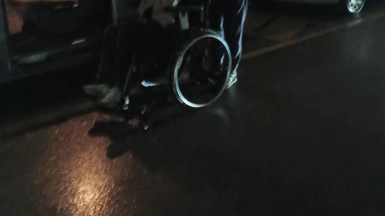 "Intervenite subito per la sicurezza di disabili e pedoni in via Garibaldi". Il capogruppo di La Città delle Persone, Paolo...