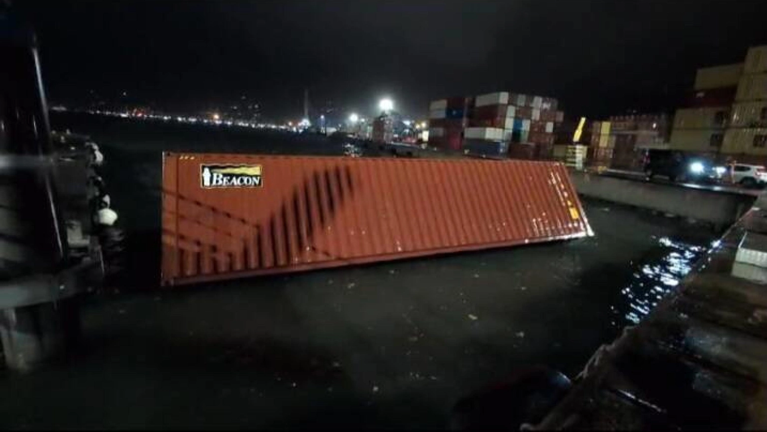 Il container finito in mare a La Spezia