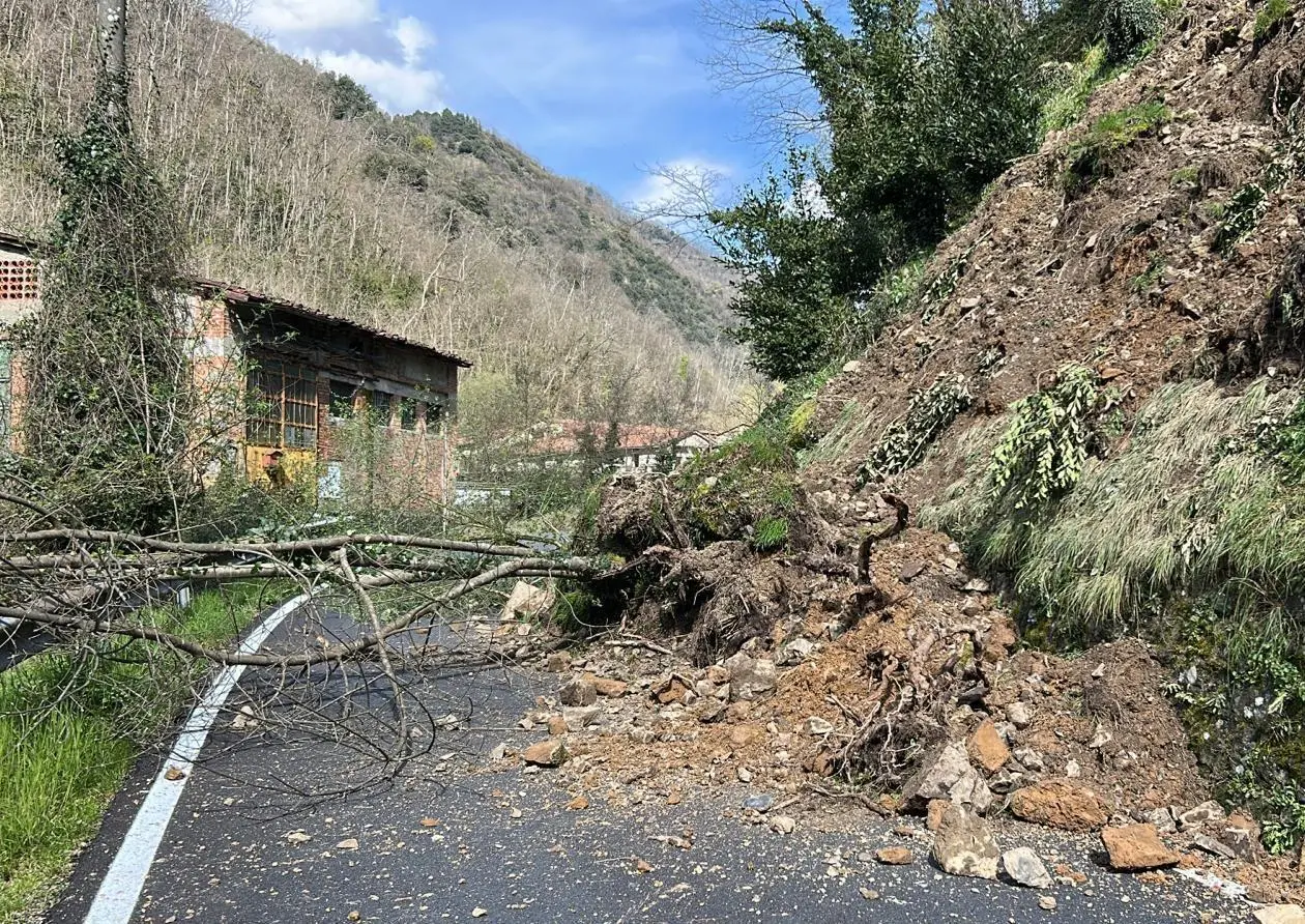 Frana in Val di Forfora. La strada è riaperta