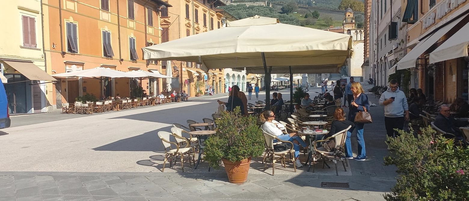 Ma c’è chi non mette limiti. Ancora lamentele tra i visitatori del centro. Nel mirino le attività di piazza Duomo. “Meglio puntare sui cocktail, più redditizi”. Ecco come hanno risposto i gestori