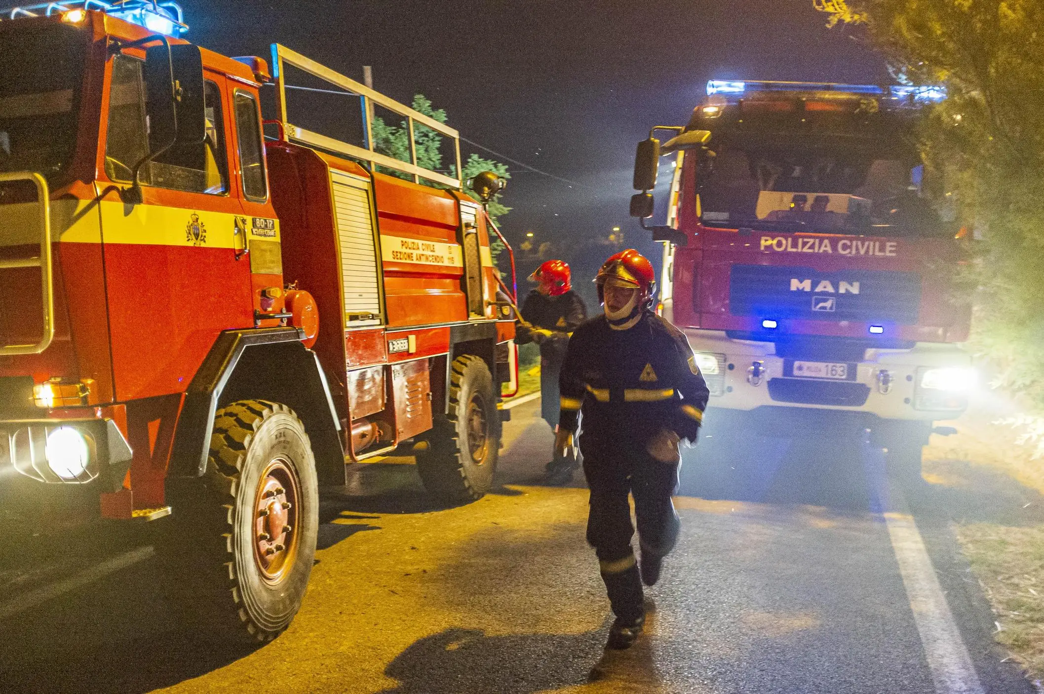 Fiamme nella stazione di Gragnola. I residenti danno l’allarme