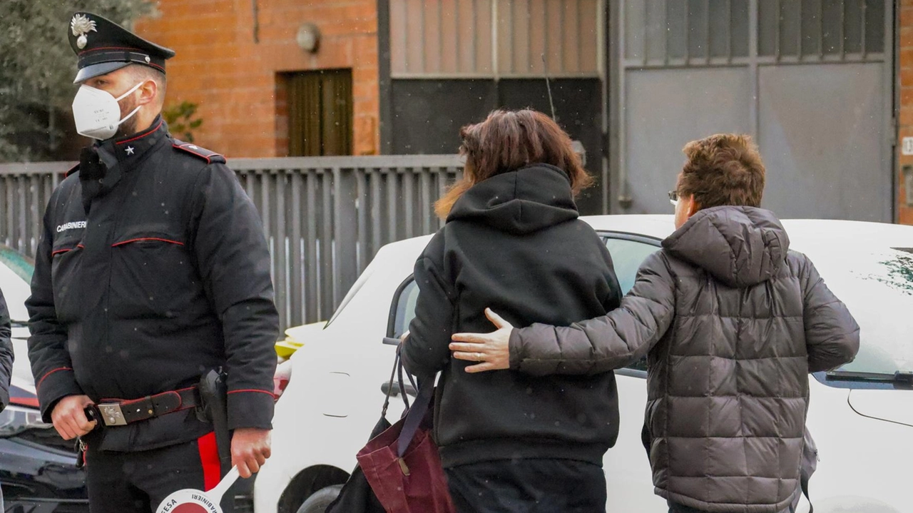 L’angoscia dei familiari . Attesa di silenzi e lacrime