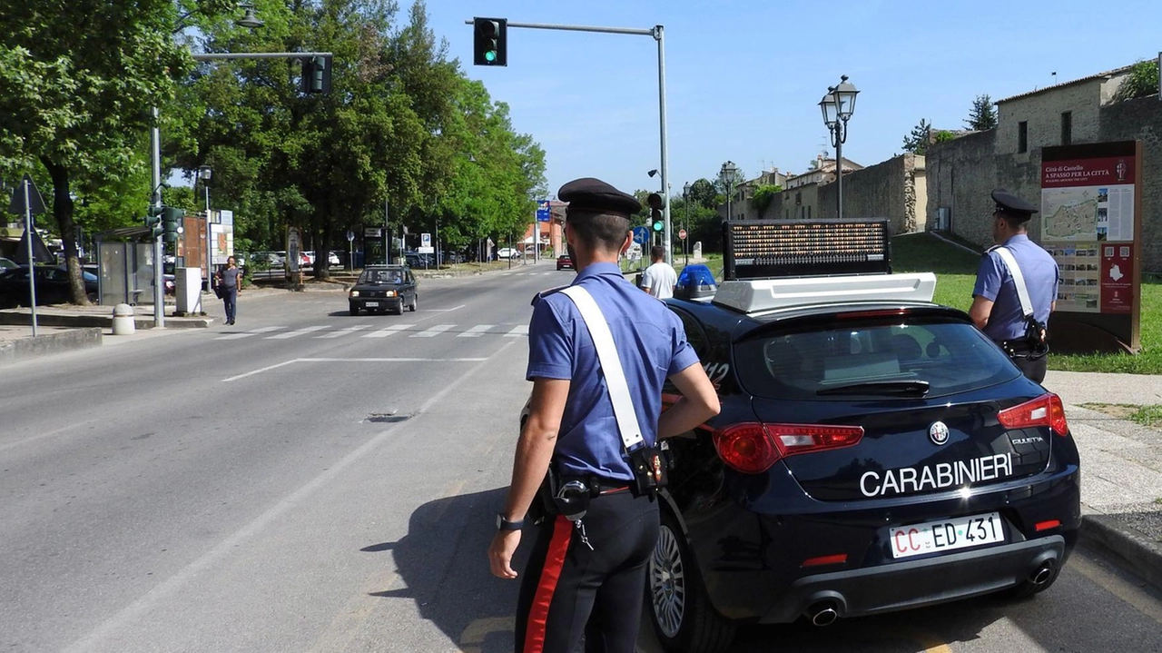 I carabinieri hanno fermato l’uomo che, in un primo momento, aveva tentato di sfuggire al controllo