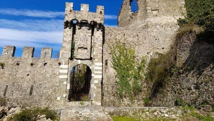 Il castello dimenticato: la Rai lancia un Sos per i ruderi di Moneta