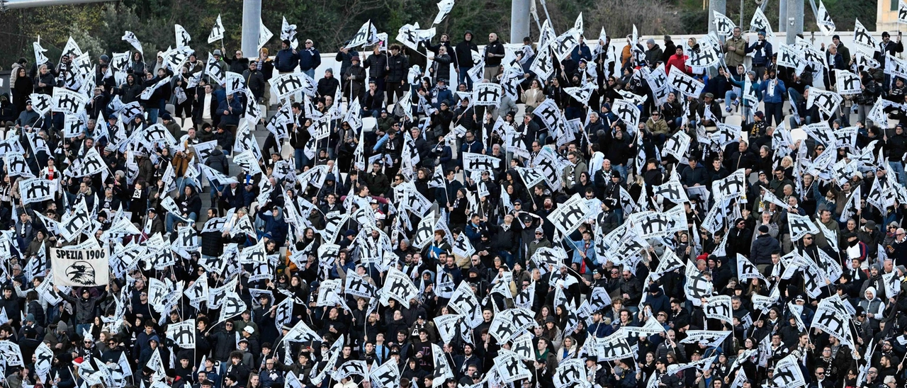 La proposta. I tifosi invocano il vecchio inno “Si può fare“ all’inizio del match