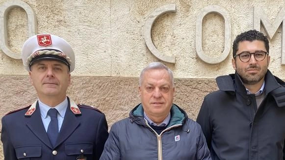 Il Comandante della Polizia municipale, Paolo Negrini, l’assessore alla sicurezza Giorgio Poggetti e il sindaco Matteo Buoncristiani