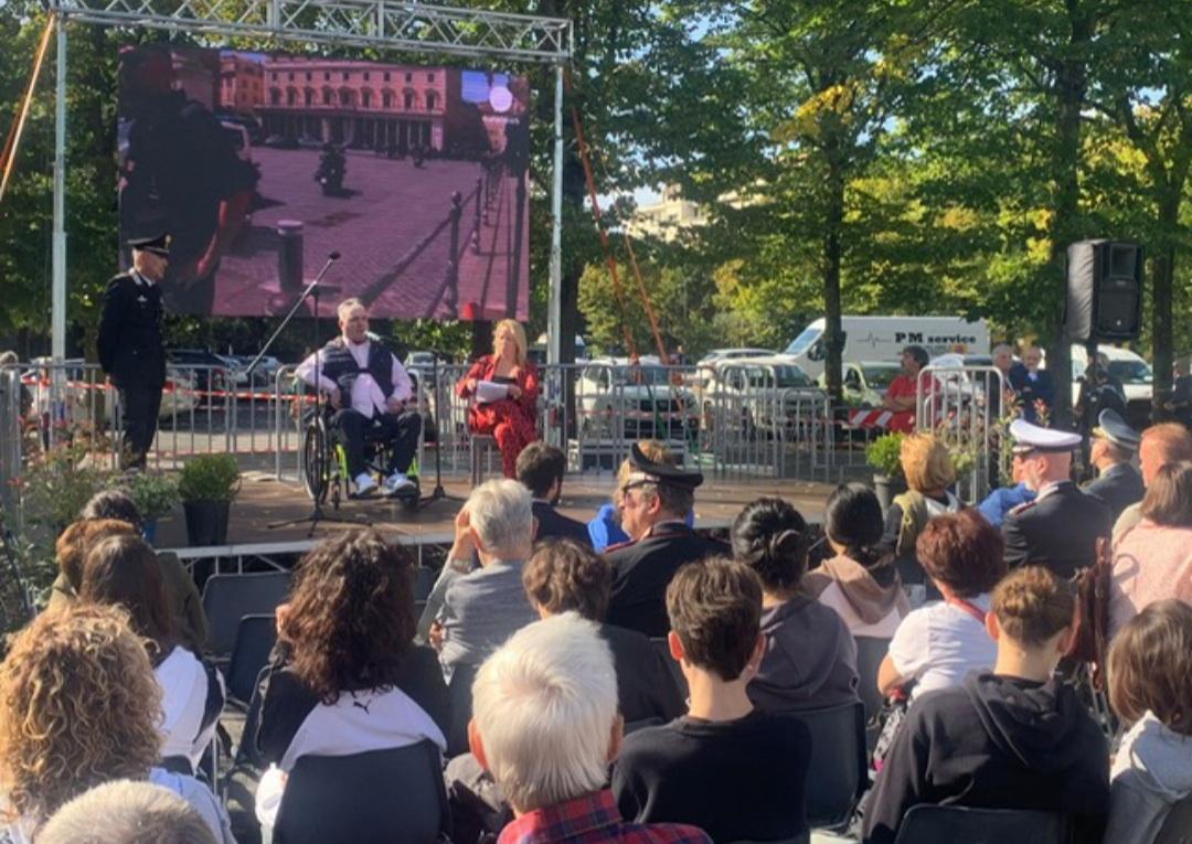 Prato, piazza del Mercato Nuovo gremita per ‘Una zampa per amico’