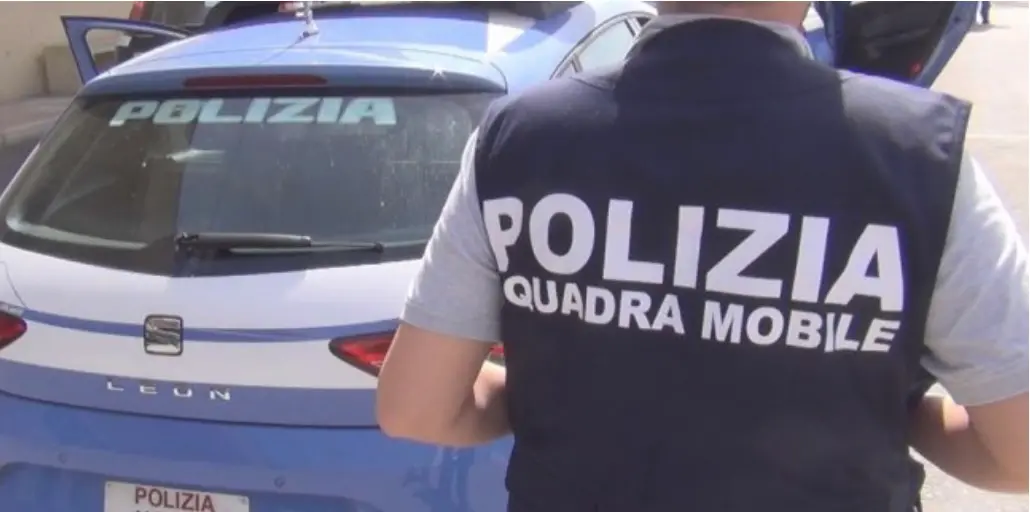 Finto carabiniere tenta di truffare una donna, la polizia lo blocca