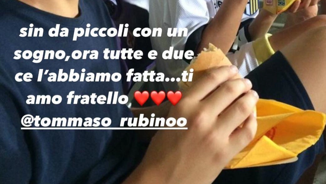 Tommaso Rubino, giovane talento del calcio viola, ha realizzato il suo sogno esordendo tra i professionisti a soli 17 anni. Un percorso segnato dalla passione ereditata dal padre e dalla determinazione nel seguire le orme del suo idolo Messi.