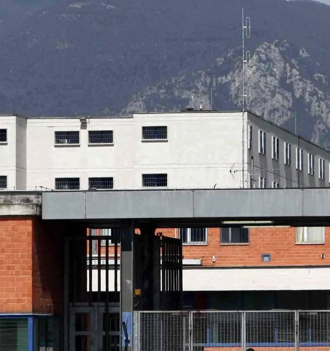 "Mancano agenti penitenziari e operatori sanitari. Condizioni di lavoro sempre più difficili"