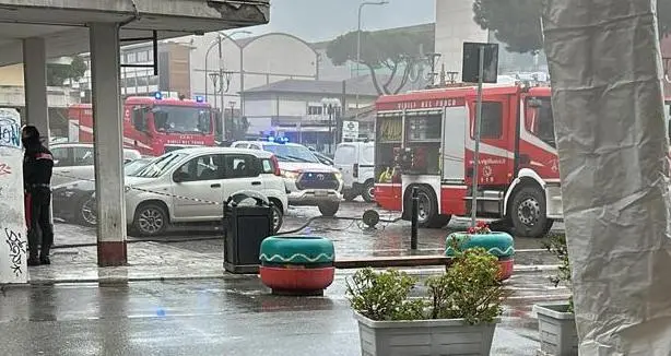 Paura in piazza Ingolstadt ’Nautica Forza 7’ devastato dal fuoco