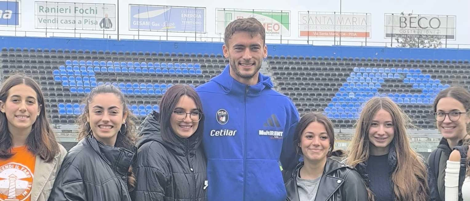 Il difensore incontra studenti e studentesse del liceo: "Non abbiamo l’obbligo di vincere, ma niente ci distrae dai nostri obiettivi"