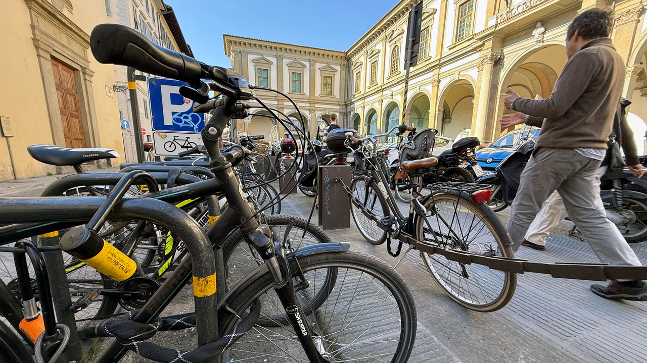 Firenze, furti di biciclette in aumento in città. Nel 2024 ne sono sparite circa 22mila, oltre 60 al giorno (Foto Giuseppe Cabras/New Press Photo)