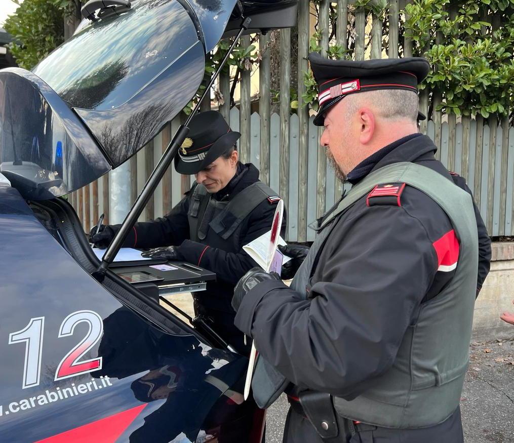 https://www.lanazione.it/image-service/view/acePublic/alias/contentid/YTQxZmZlZjktZGVmOS00/0/controlli-dei-carabinieri-con-il-nuovo-codice-della-strada-e-stata-strage-di-patenti.jpeg