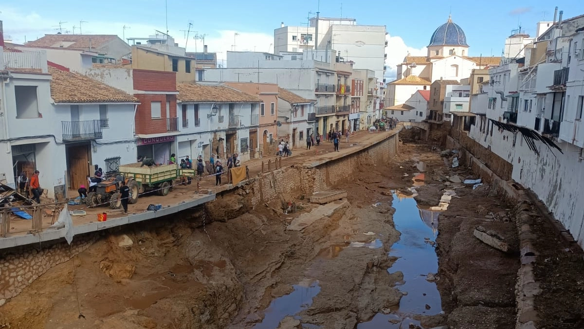 Studenti dell’Università di Pisa nell’inferno dell’alluvione di Valencia. “Quanta sofferenza nel vedere le persone che hanno perso tutto”