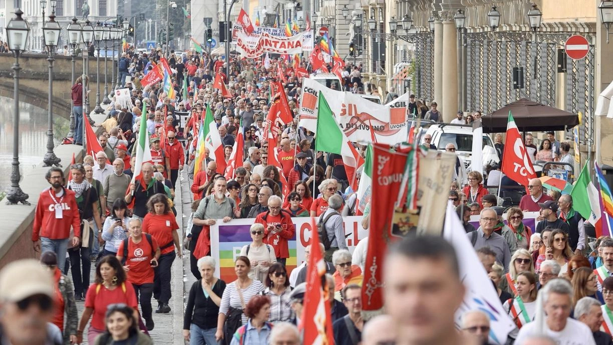 In migliaia per dire no a tutte le guerre: "La pace  come via di un nuovo umanesimo"