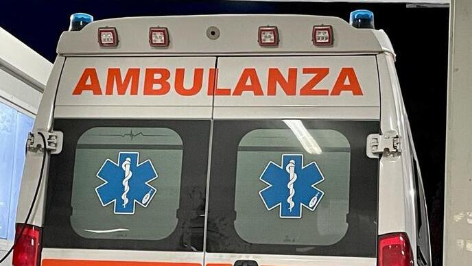 https://www.lanazione.it/image-service/view/acePublic/alias/contentid/YTRjYWI4ZGYtNzk5NS00/0/intervenuta-l-ambulanza-foto-ansa.jpeg?f=16:9&w=1200&h=630