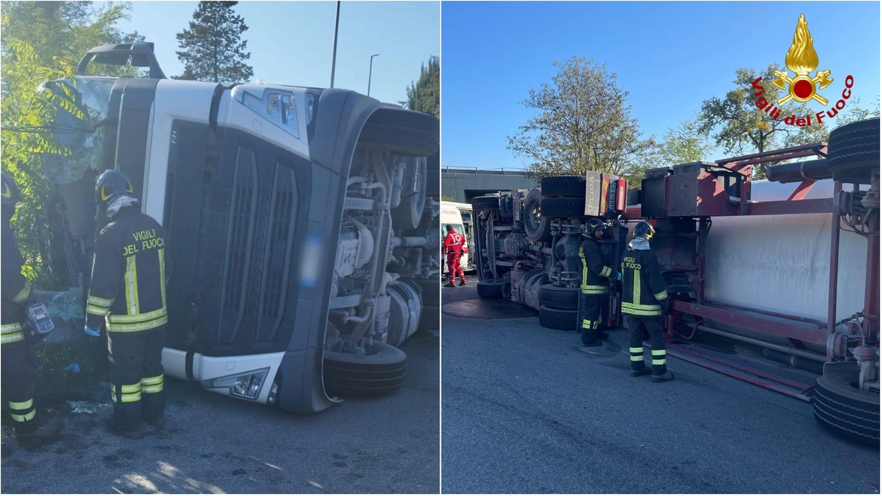 Il camion ribaltato e l'intervento dei vigili del fuoco. Non semplice il travaso del carico e la rimozione del mezzo