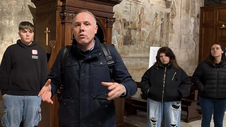 Gli allievi del turistico accompagnati dal professor Lambruschi hanno illustrato monumenti, chiese e piazze della città .