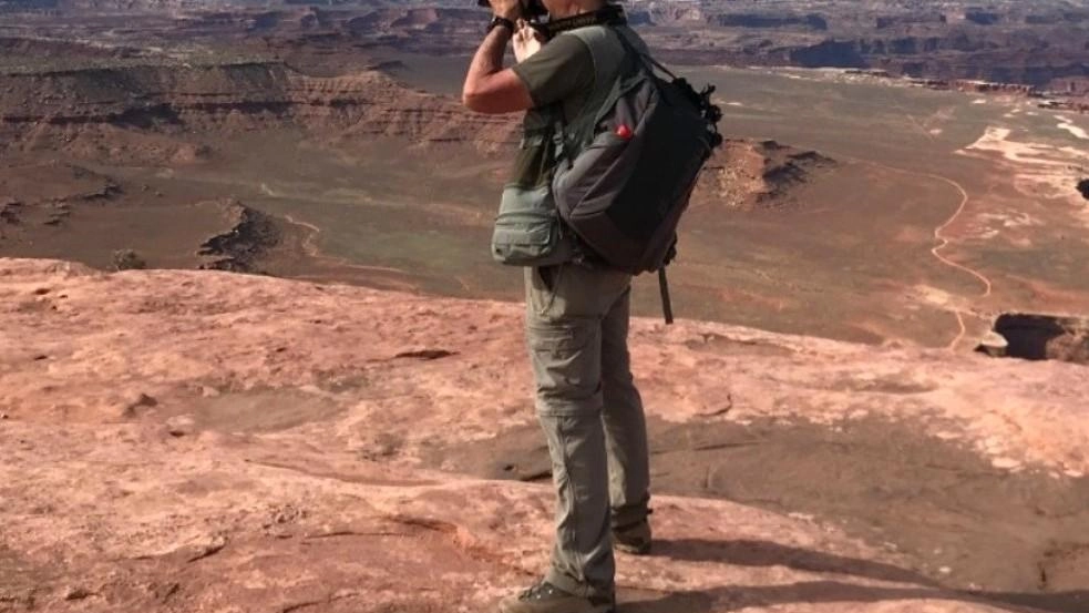 Enrico Pelos ha percorso e fotografato luoghi liguri. sia di mare che di monte