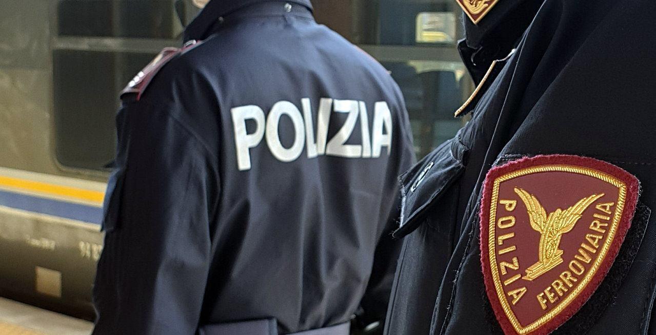 https://www.lanazione.it/image-service/view/acePublic/alias/contentid/YTdjZjU4NjQtZTY1Yy00/0/polizia-ferroviaria.jpeg