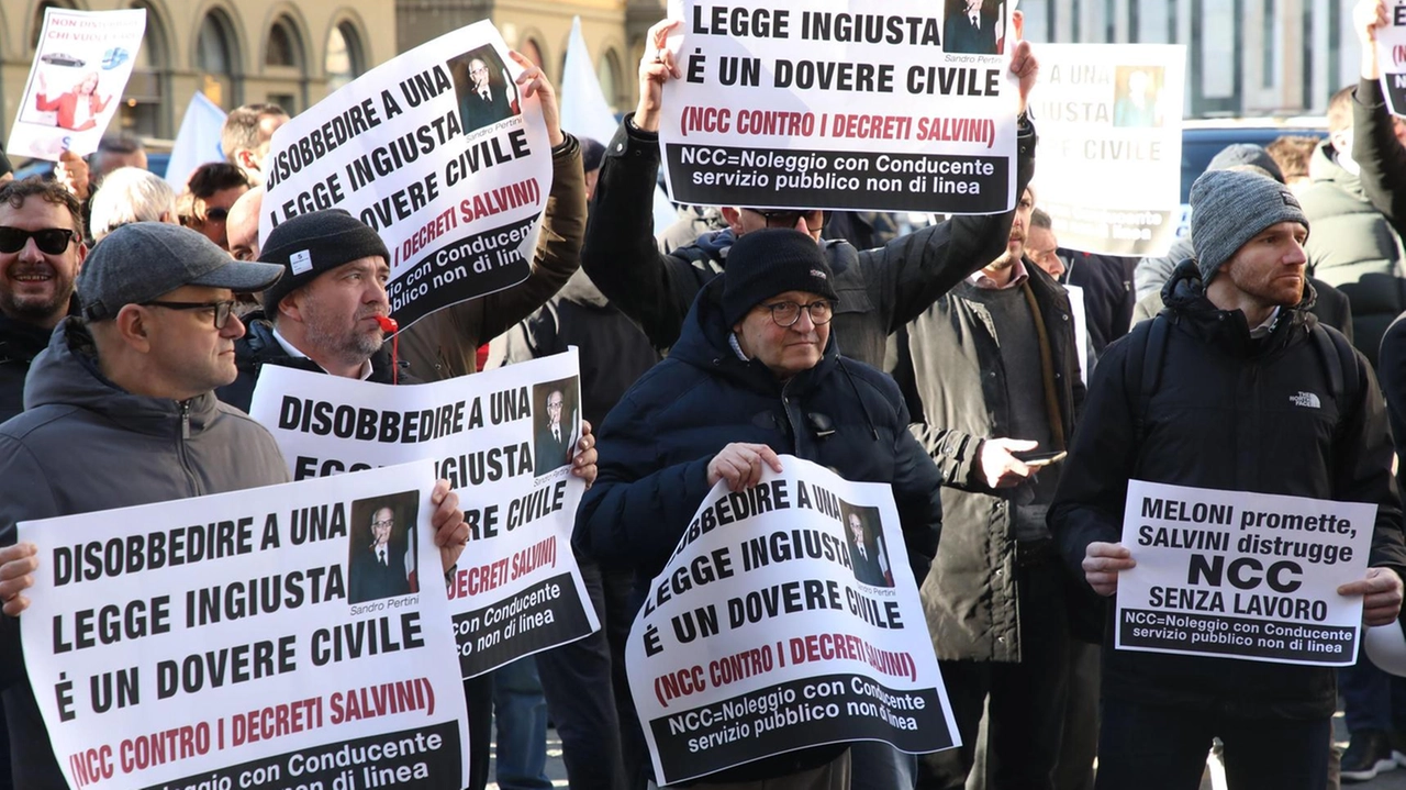 La protesta degli autisti degli Ncc contro la riforma voluta dal ministro Salvini