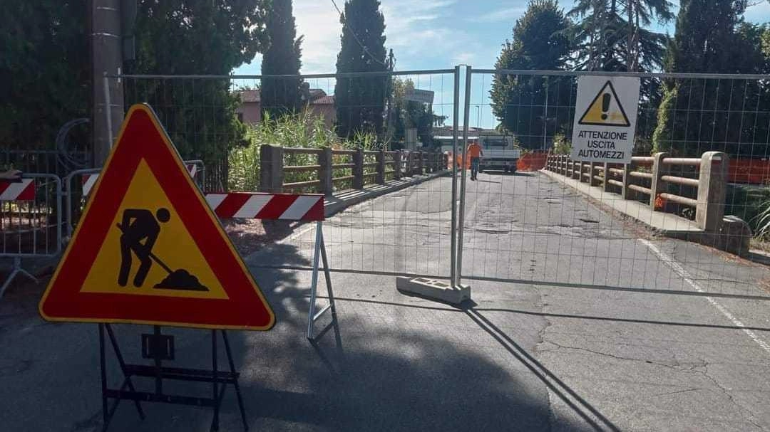 Il ponte di via Falcinello chiuso al transito per lavori