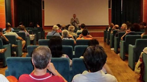 Chiusura del “Metropolis“. Esplode la polemica. Raffica di proteste social