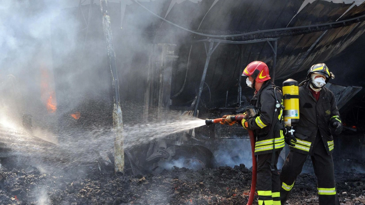 Il terratetto ha subito gravi danni durante l’incendio e ora è inagibile (foto d’archivio)