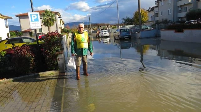 Daniele Manetti, presidente di Legambiente Quarrata, all’indomani dell’alluvione di un anno fa che ha messo in ginocchio la Piana