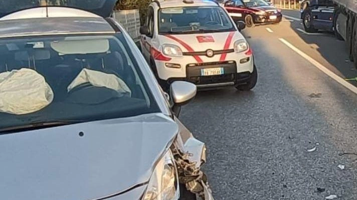 Terribile schianto auto-moto. Amputata la gamba a un 54enne