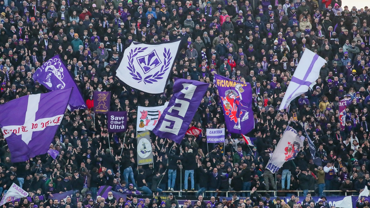 La serata trionfale della Fiorentina contro la Juventus si trascina conseguenze polemiche per la discussa coreografia dei tifosi (foto Germogli)