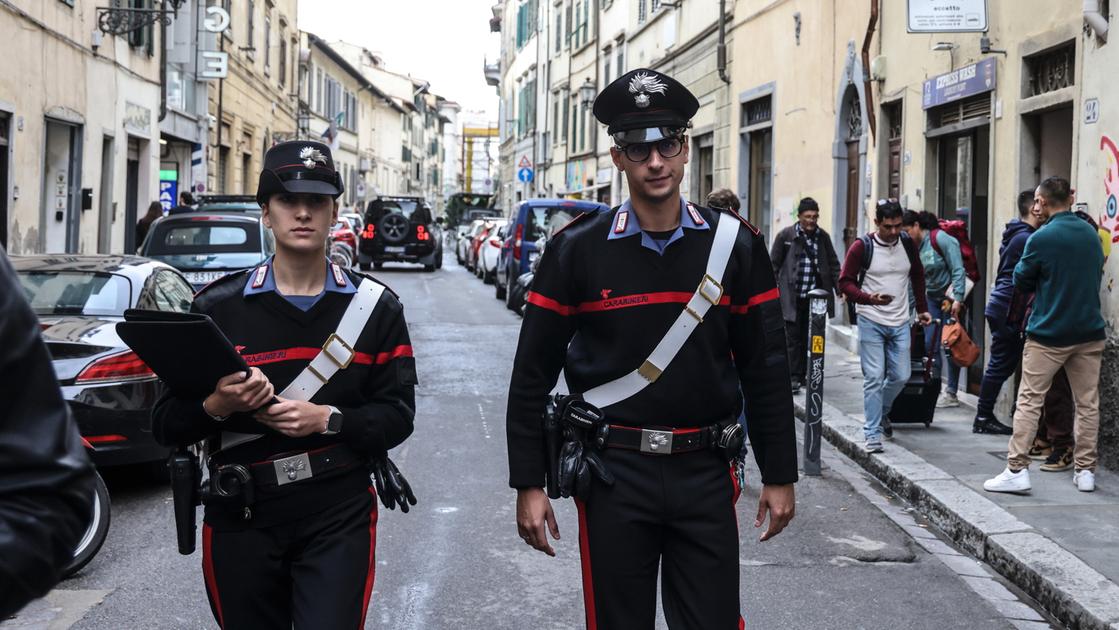 All’alba in via Palazzuolo. Rapinata dopo la disco, il malvivente fermato dai passanti