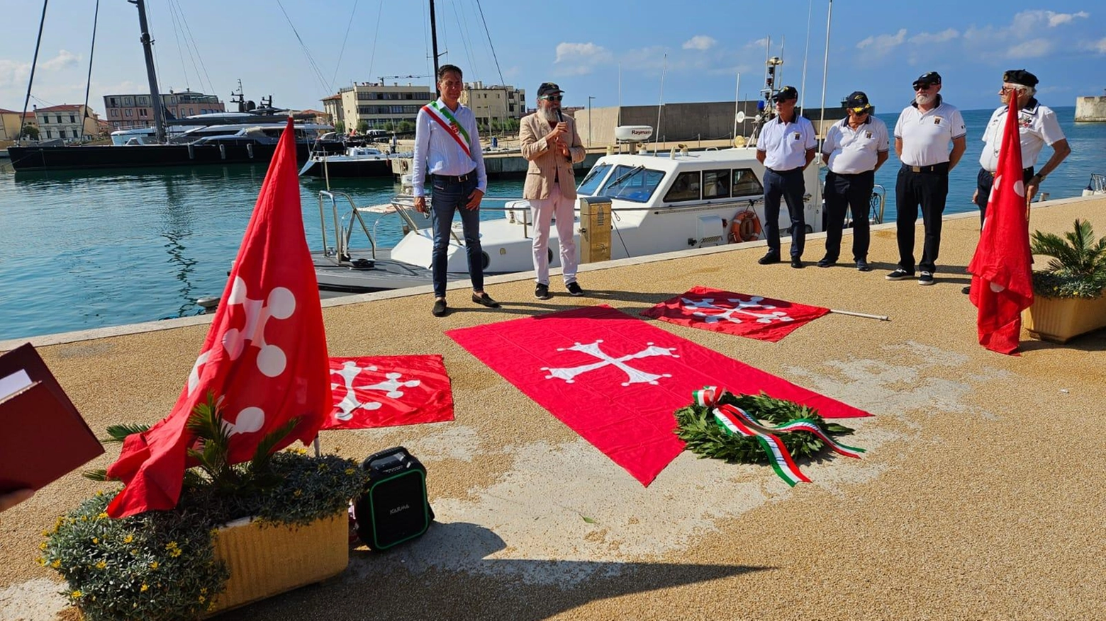 Raccolta firme in difesa degli alberi. Mobilitazione a piazzale Genova