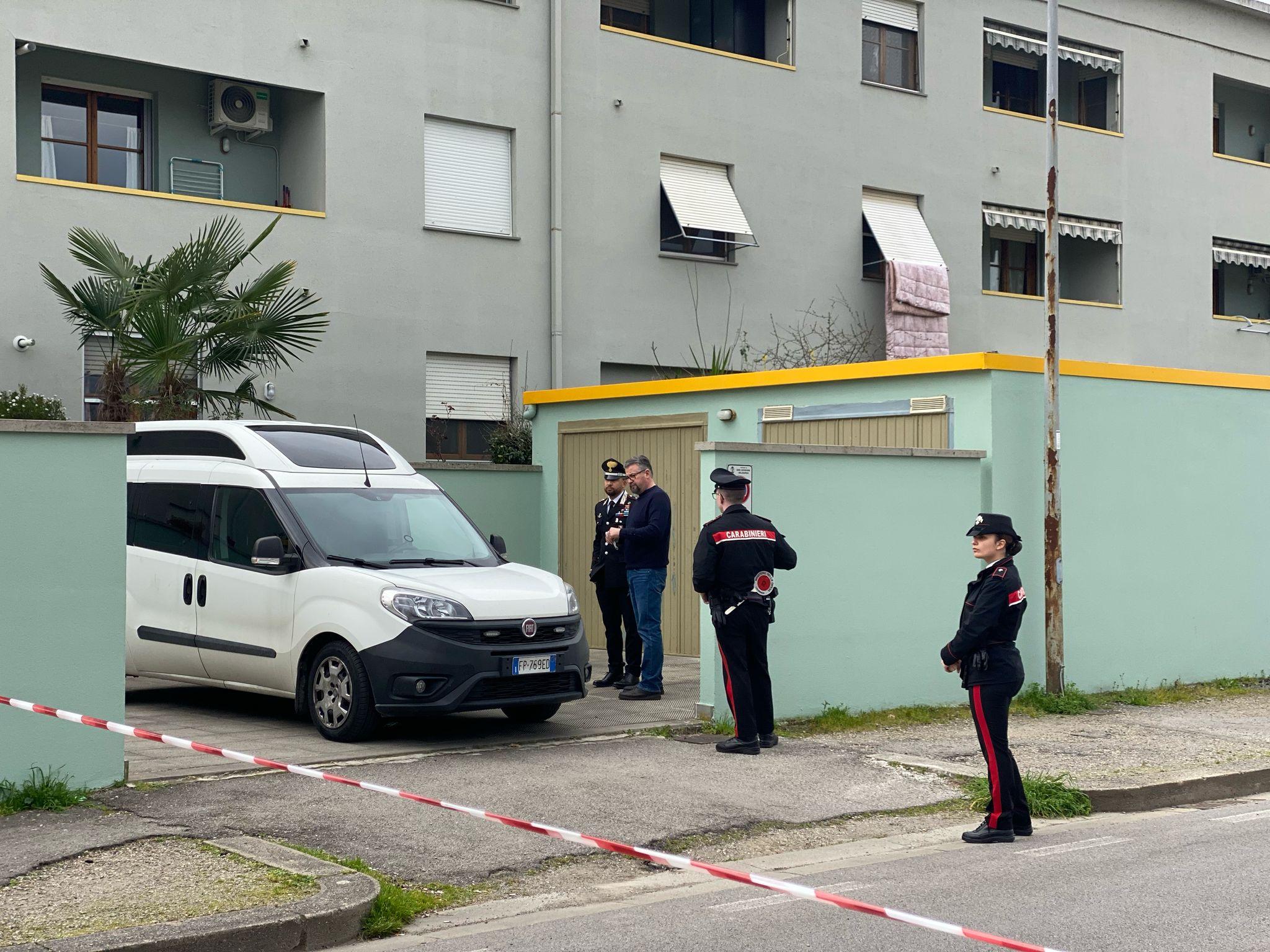 Omicidio a San Giovanni Valdarno: uccide l’anziana madre malata e chiama i carabinieri, arrestata