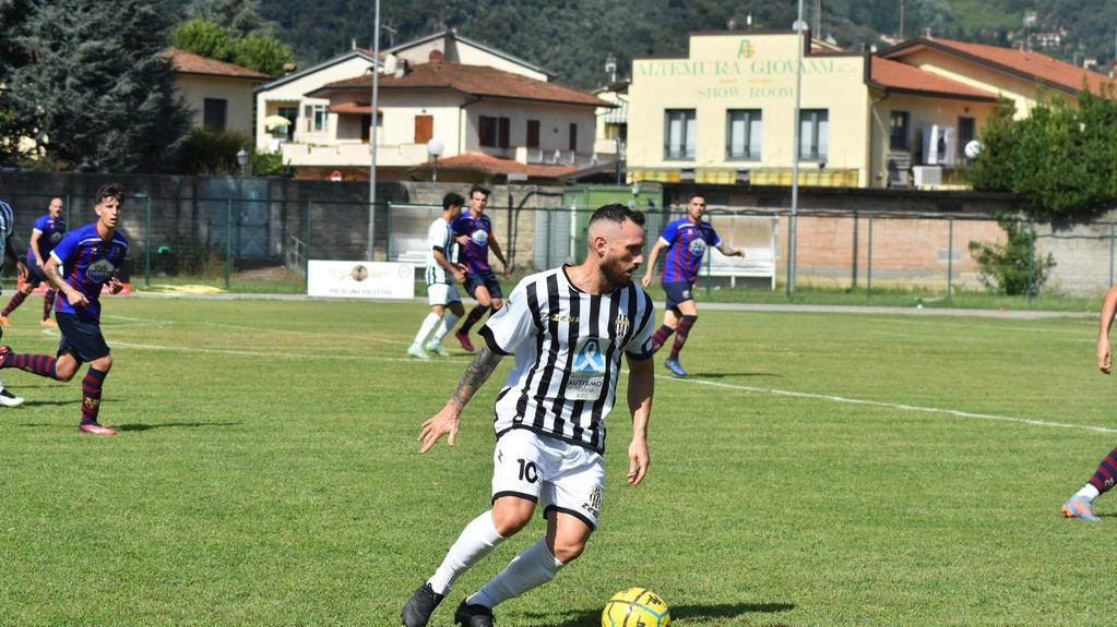 Il capitano della Massese Andrea Vignali