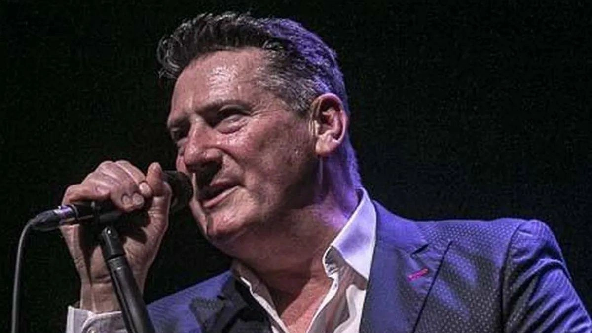 Il cantante britannico Tony Hadley, ex leader degli Spandau Ballet Nella foto sopra, da sinistra, Ermindo Tucci, Paola Rovellini e Fabrizio Miracolo