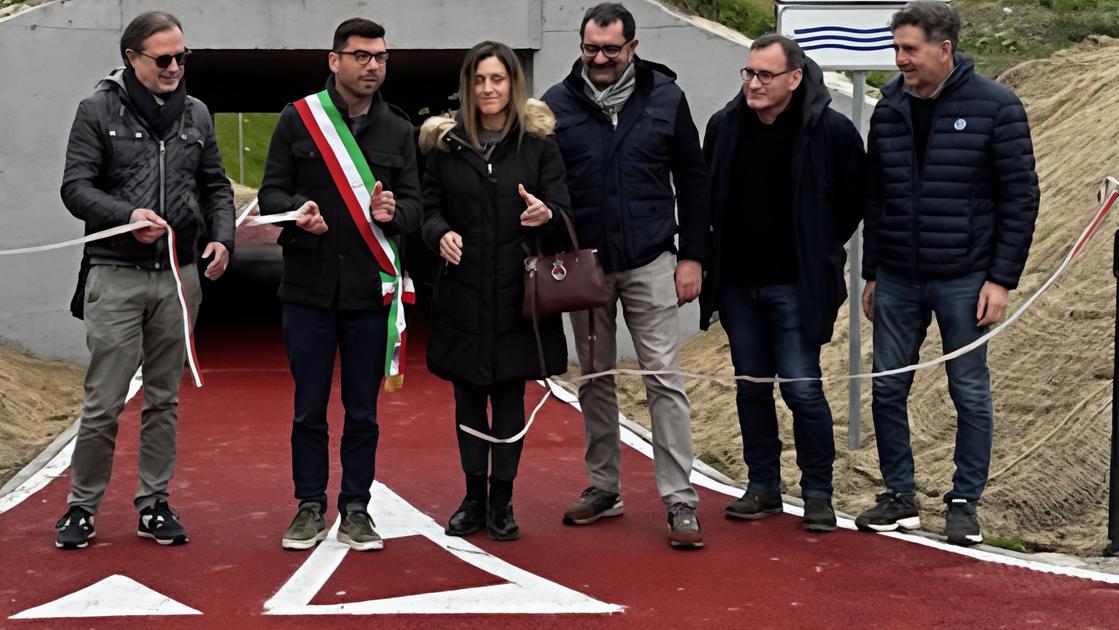 Apre la pista ciclabile di via Setteponti. Nuovo bypass tra le aree commerciali