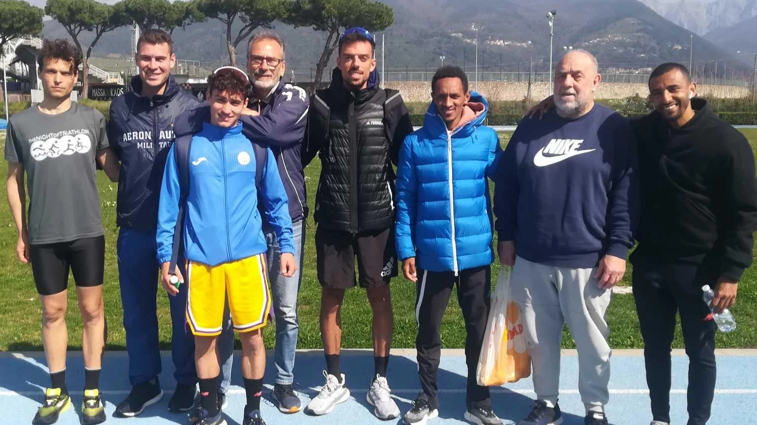 Atletica L’aria di Massa tonifica i nostri campioni. Diversi big italiani hanno svolto uno stage di preparazione tra camposcuola e mare