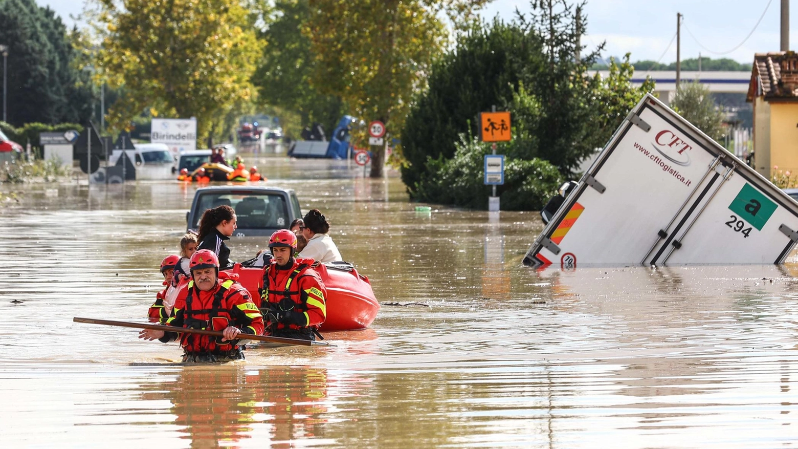 Incidenti, ritardi e veleni interrati . La strada maledetta non ha pace: "Ma il cantiere deve andare avanti"