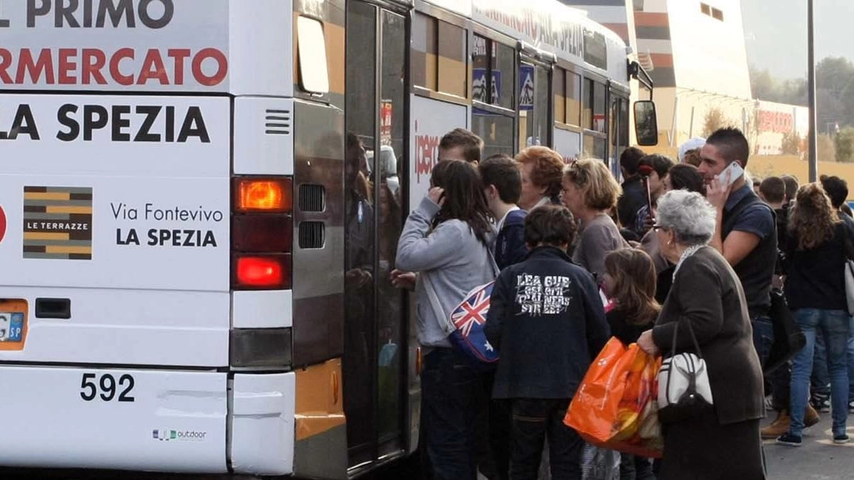 Un autobus in servizio in una delle tratte urbane (. foto di repertorio